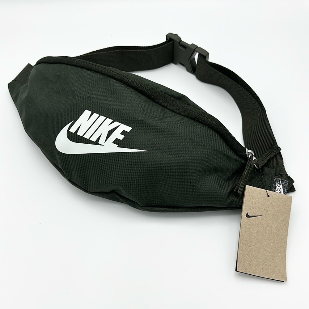 NIKE - NWT Heritage Waist Hip Fanny Pack Belt Bag Crossbody Sequoia Green